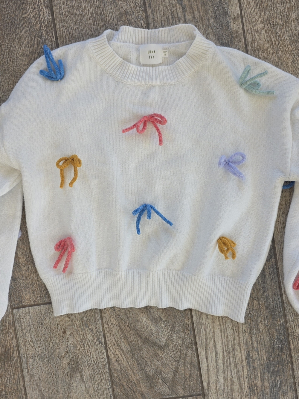 Luna Ivy Colorful Bow Accents Sweater Sz xs